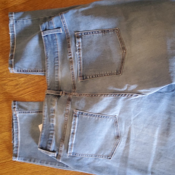 Time and Tru Mid Rise Straight Relaxed Fit Jeans - Picture 3 of 4